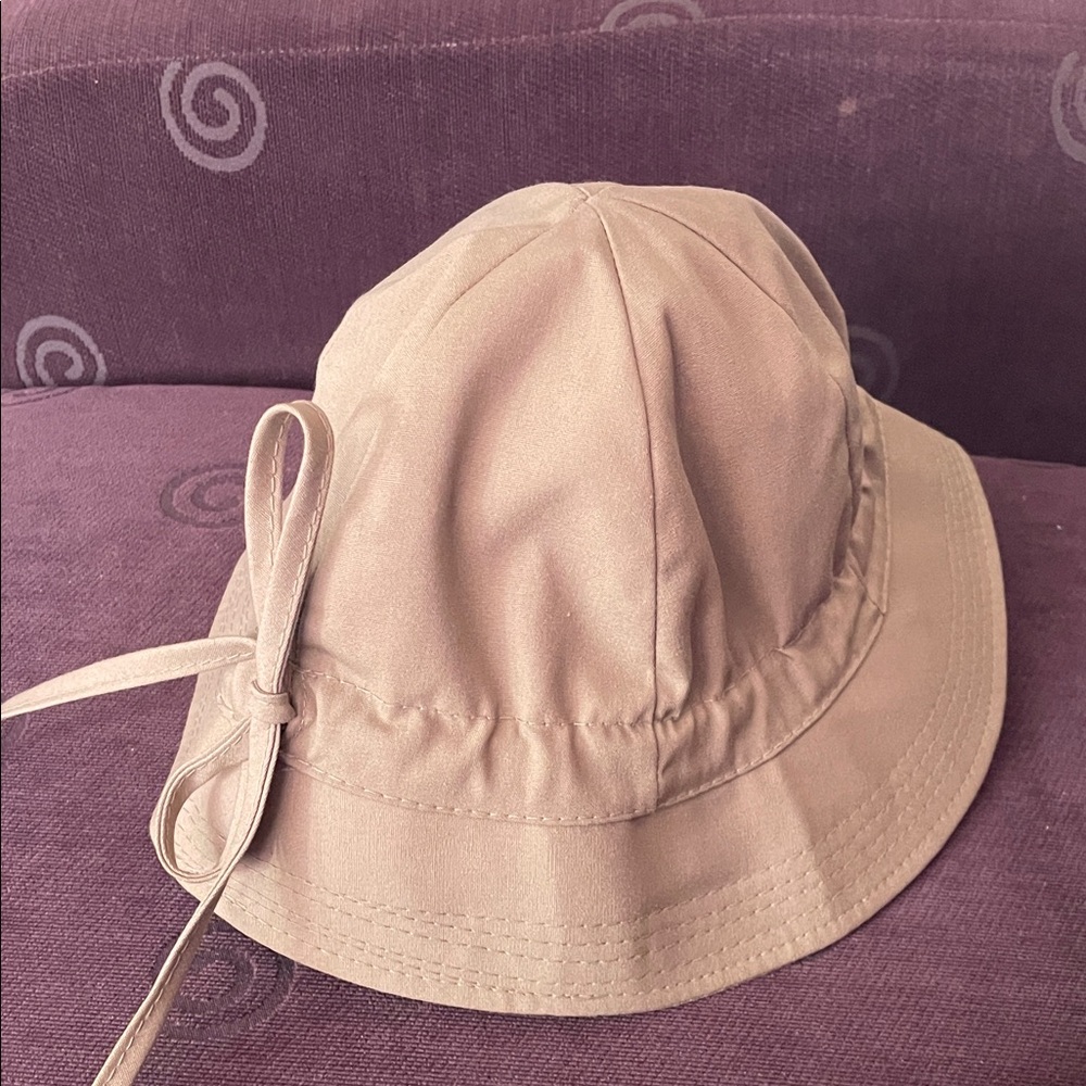 London Fog Beige Bucket Hat with Side Bow Accent